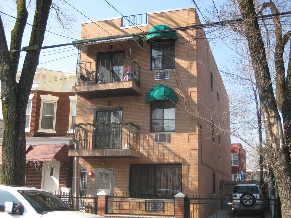 3410-34-12 111th St in Flushing, NY - Foto de edificio