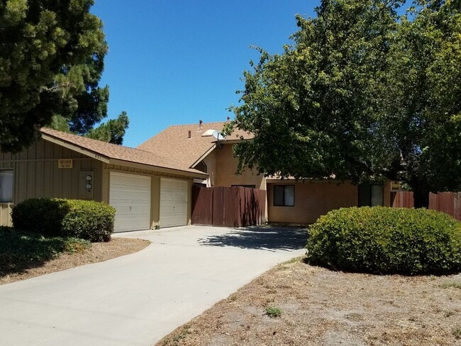 601 E Pine Ave in Lompoc, CA - Building Photo - Building Photo