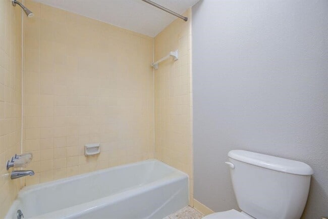 property at 11918 Glenway Dr