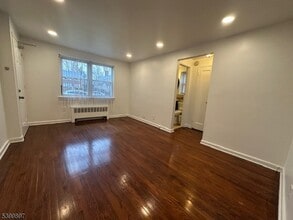 17 Carolyn Terrace in Roselle, NJ - Building Photo - Building Photo