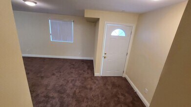 812 E 76th Pl in Los Angeles, CA - Building Photo - Building Photo