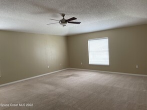 1666 Sawgrass Dr SW in Palm Bay, FL - Foto de edificio - Building Photo