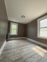 120 Clarke Ave in Jersey City, NJ - Building Photo - Building Photo