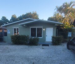 1322 NE 146th St in North Miami, FL - Building Photo