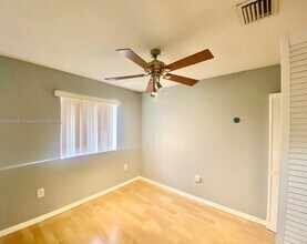 2184 NE 167th St in North Miami Beach, FL - Building Photo - Building Photo