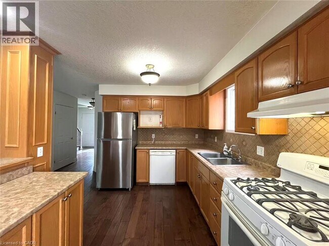 106 Mountain Mint Crescent in Kitchener, ON - Building Photo - Building Photo