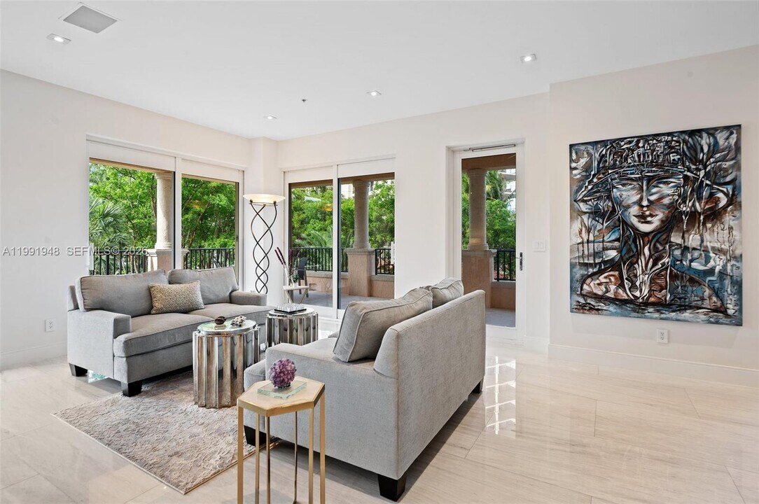 13633 Deering Bay Dr in Coral Gables, FL - Building Photo