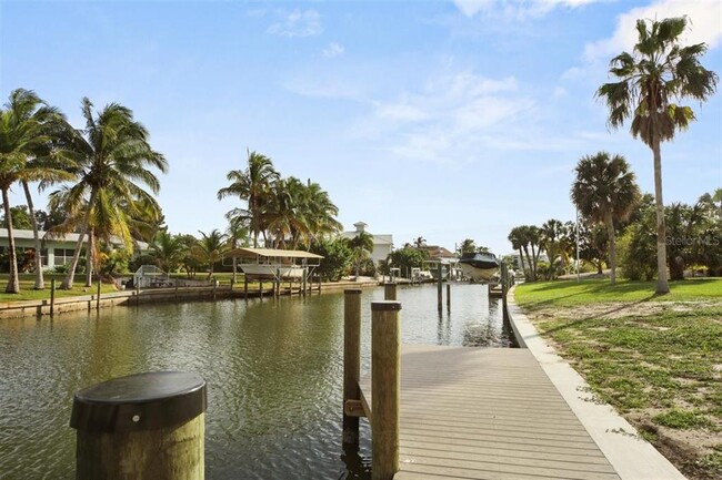 500 Green Dolphin Dr S in Placida, FL - Foto de edificio - Building Photo