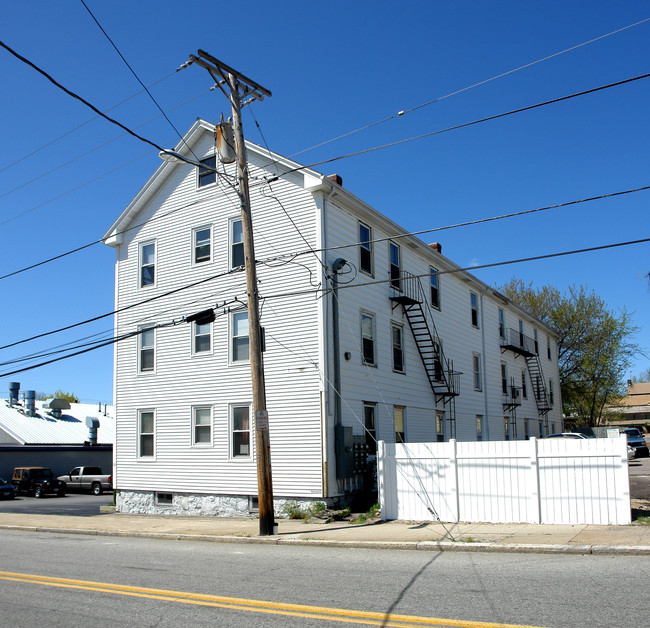 456 Privilege St in Woonsocket, RI - Building Photo - Building Photo