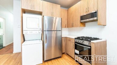 4 Bed 2 bath off the border of Clinton Hill and Bedstuy. in Brooklyn, NY - Building Photo - Building Photo