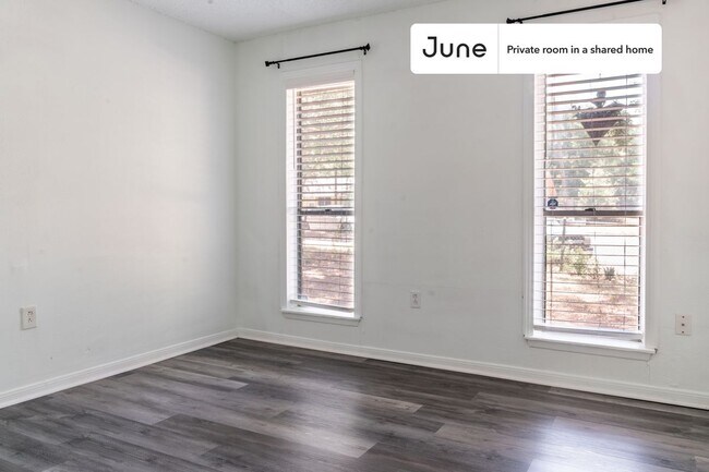 Private bedroom in 4 bed/1 bath Home in Austin, TX - Building Photo - Building Photo