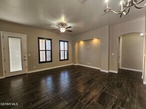 545 Oilfield Dr in Horizon City, TX - Building Photo - Building Photo