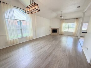 1112 Walnut Bend in Brenham, TX - Building Photo - Building Photo