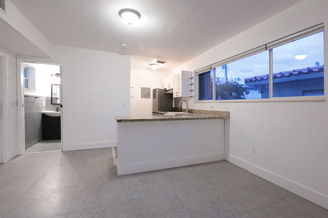 931 79th Ter, Unit 931-B in Miami Beach, FL - Building Photo - Building Photo