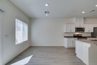 4711 Arctic Clfs Ave in Las Vegas, NV - Building Photo - Building Photo