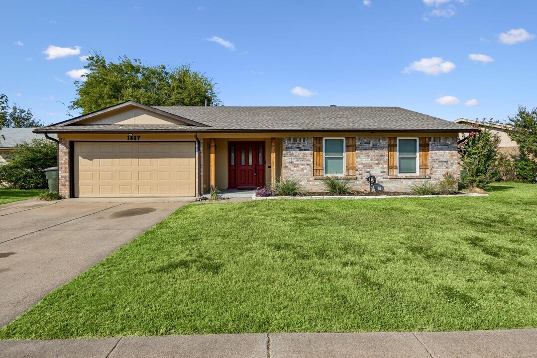 1807 Highmeadow Cove in Carrollton, TX - Building Photo