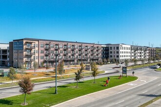 The Chloe in The Colony, TX - Foto de edificio - Building Photo