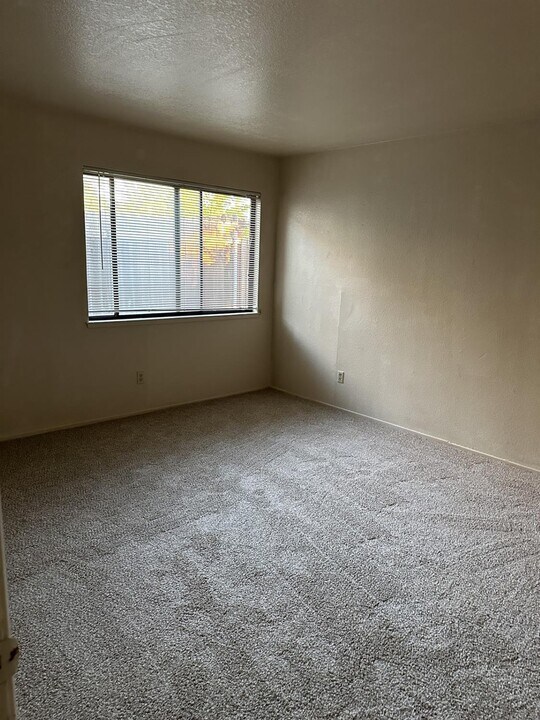 3040 Bell St in Sacramento, CA - Building Photo