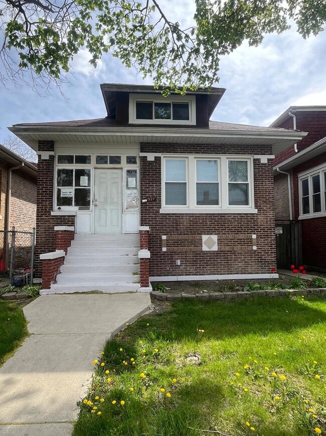 property at 1537 N Mason Ave