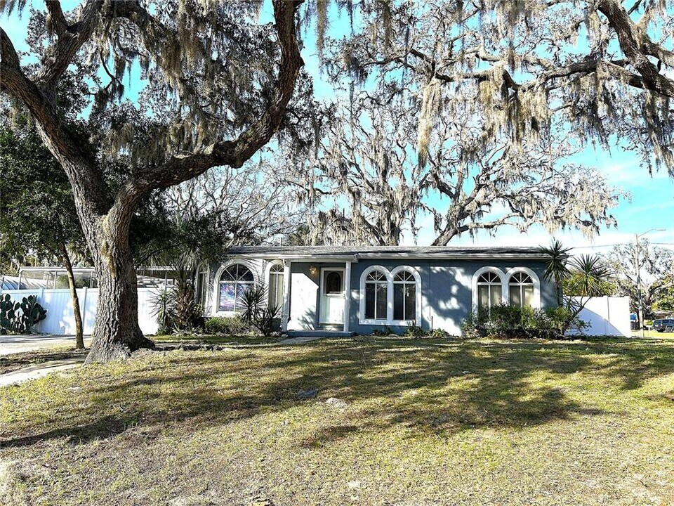 6119 Sheelin Dr in New Port Richey, FL - Building Photo