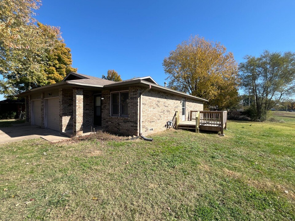 3710-3714 N Farm Rd 165 in Springfield, MO - Building Photo