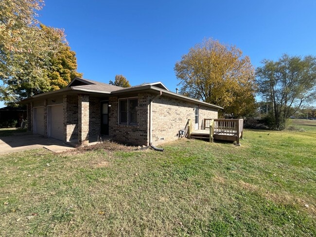 property at 3710-3714 N Farm Rd 165