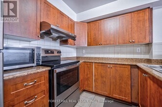 400 McLevin Ave in Toronto, ON - Building Photo - Building Photo