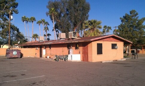 3208 W Indian School Rd in Phoenix, AZ - Building Photo