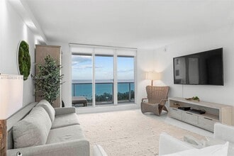 2301 Collins Ave in Miami Beach, FL - Building Photo - Building Photo