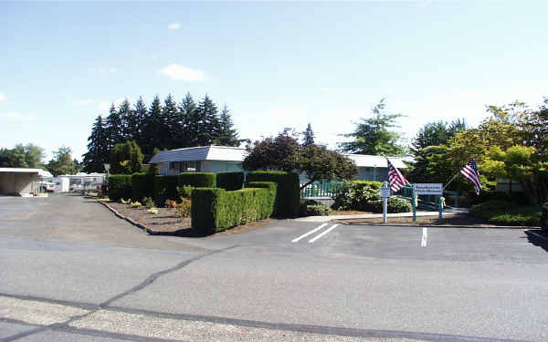 Smoketree Mobile Home Park in Cornelius, OR - Building Photo