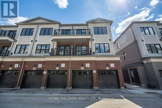 49 Matawin Ln in Richmond Hill, ON - Building Photo - Building Photo