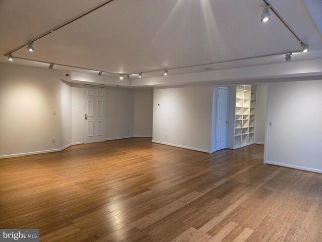 5450 Whitley Park Terrace in Bethesda, MD - Building Photo - Building Photo