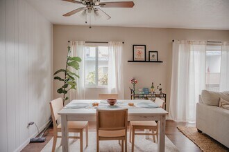 340 Moss St, Unit C-13 in Chula Vista, CA - Foto de edificio - Building Photo