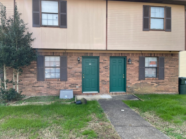 property at 1740-1740 E State Line Rd