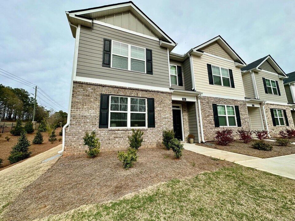 608 Gray Br Ct in Lawrenceville, GA - Foto de edificio