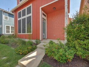 1601 Miriam Ave in Austin, TX - Building Photo - Building Photo