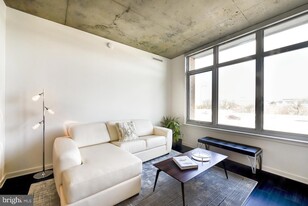 800 New Jersey Ave SE, Unit 2 BR INTERIOR UNIT in Washington, DC - Building Photo - Building Photo