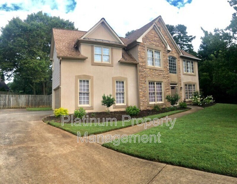 3335 Woodside Ct in Alpharetta, GA - Building Photo