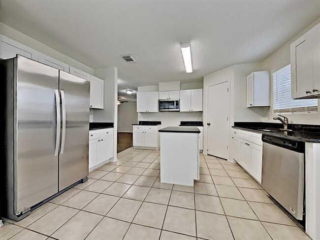 6830 Shallow River Ct in Spring, TX - Foto de edificio - Building Photo