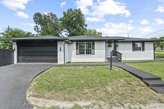 3423 W Clarendon Dr in Dallas, TX - Building Photo - Building Photo