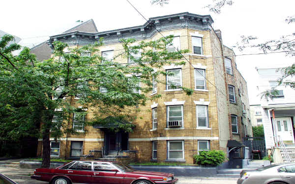 5 Crescent Ave in Jersey City, NJ - Building Photo