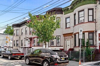 61 Clendenny Ave, Unit 7-607 in Jersey City, NJ - Foto de edificio - Building Photo