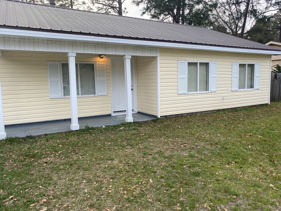 239 Pointe S Dr in Hinesville, GA - Building Photo