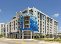 SILVER CREEK in Miami, FL - Foto de edificio - Building Photo