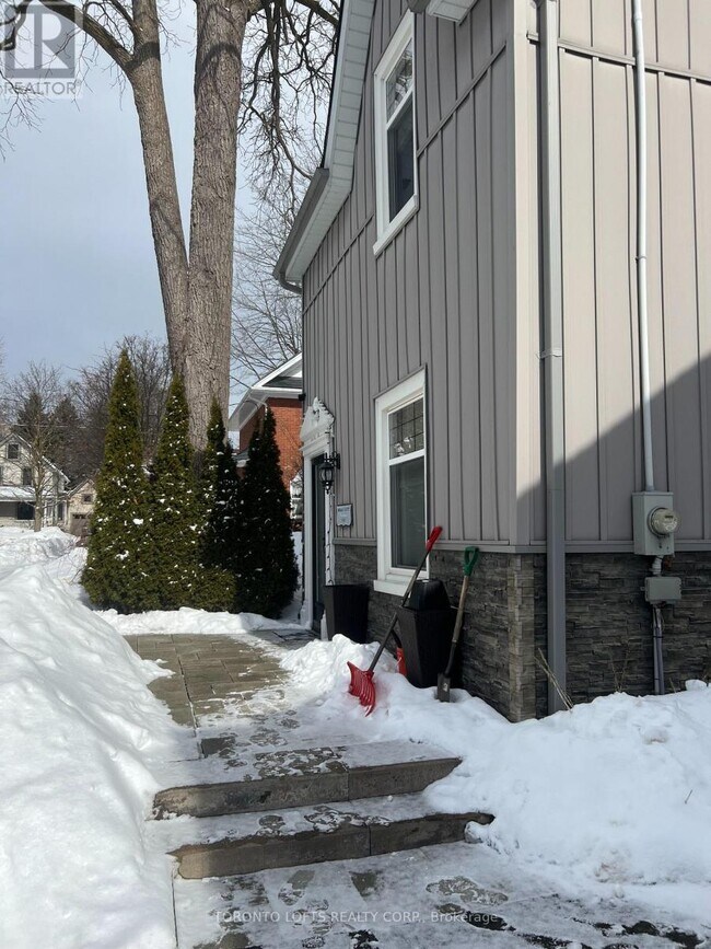 149 Elm St in Newmarket, ON - Building Photo - Building Photo