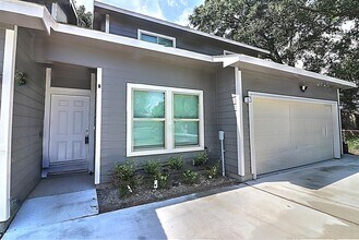 6805 Larkstone St-Unit -A in Houston, TX - Building Photo - Building Photo