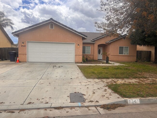 2349 Clover Meadow Ave in Tulare, CA - Building Photo - Building Photo