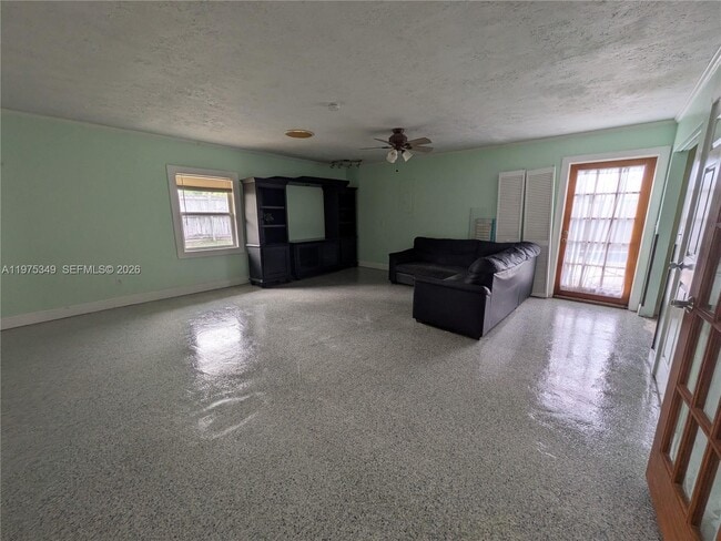 8075 SE Palm St in Hobe Sound, FL - Building Photo - Building Photo