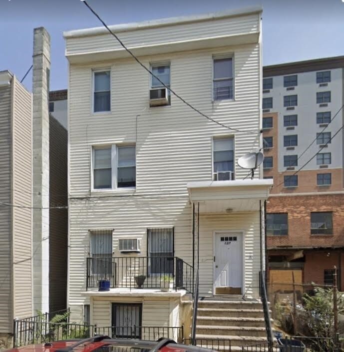 120 36th St, Unit #1 in Union City, NJ - Building Photo