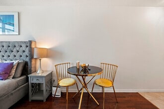 211 Fort York Blvd, Unit SI ID1345997P in Toronto, ON - Building Photo - Building Photo